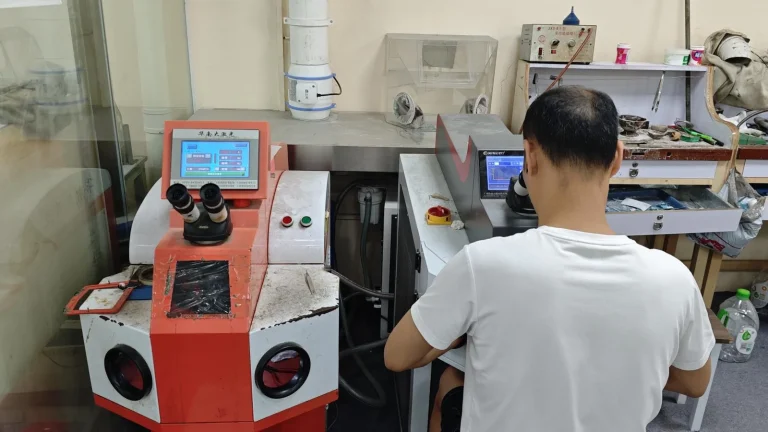 Laser-Machine