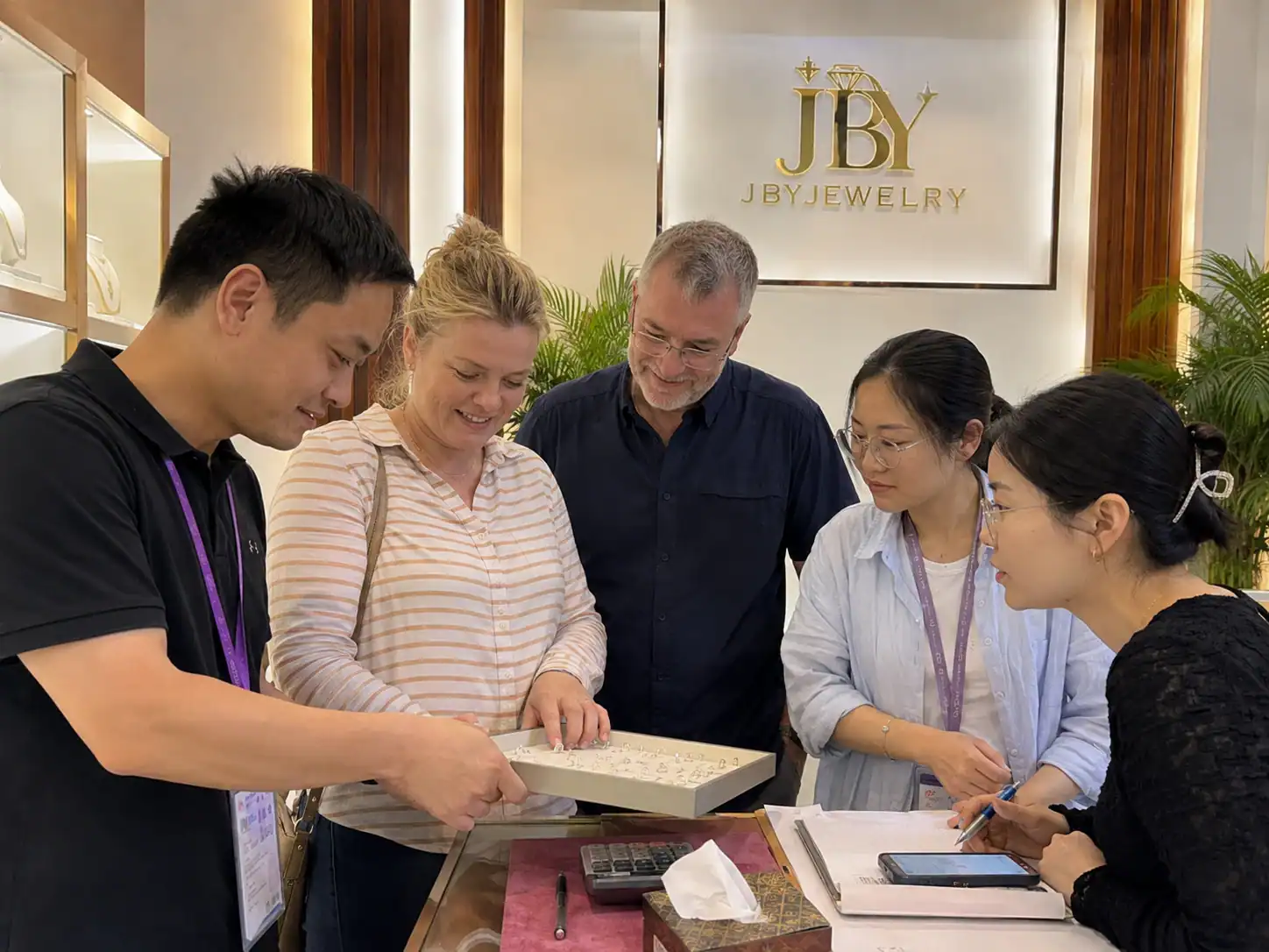 International jewelry client reviewing product samples with JBY
