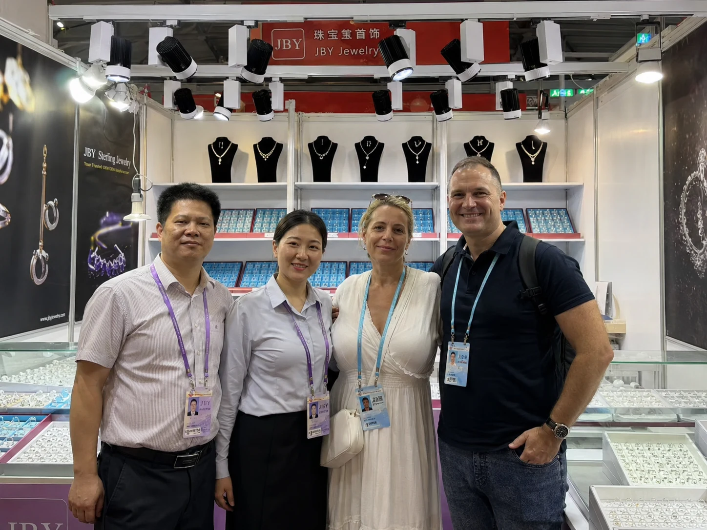 International clients meeting JBY Jewelry team at exhibition