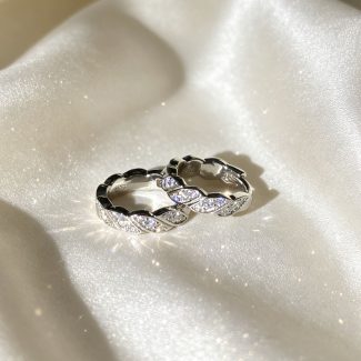 Elegant Sparkling Twist‑Design Silver Huggie Hoops, Daily Wear