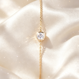 Sleek Bezel‑Framed Cushion Diamond Yellow Gold Bracelet